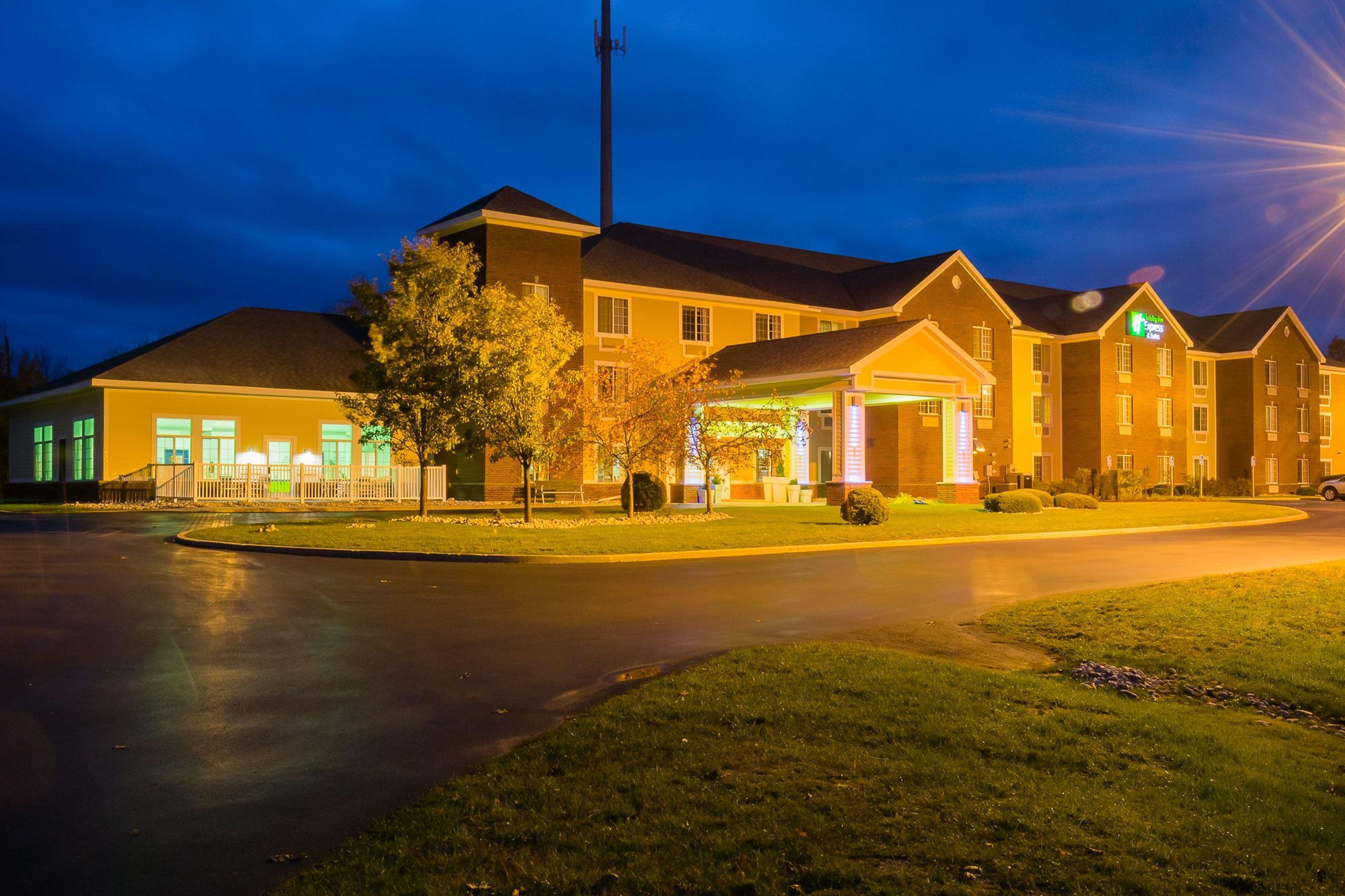 Holiday Inn Express Hotel & Suites Acme-Traverse City By Ihg מראה חיצוני תמונה